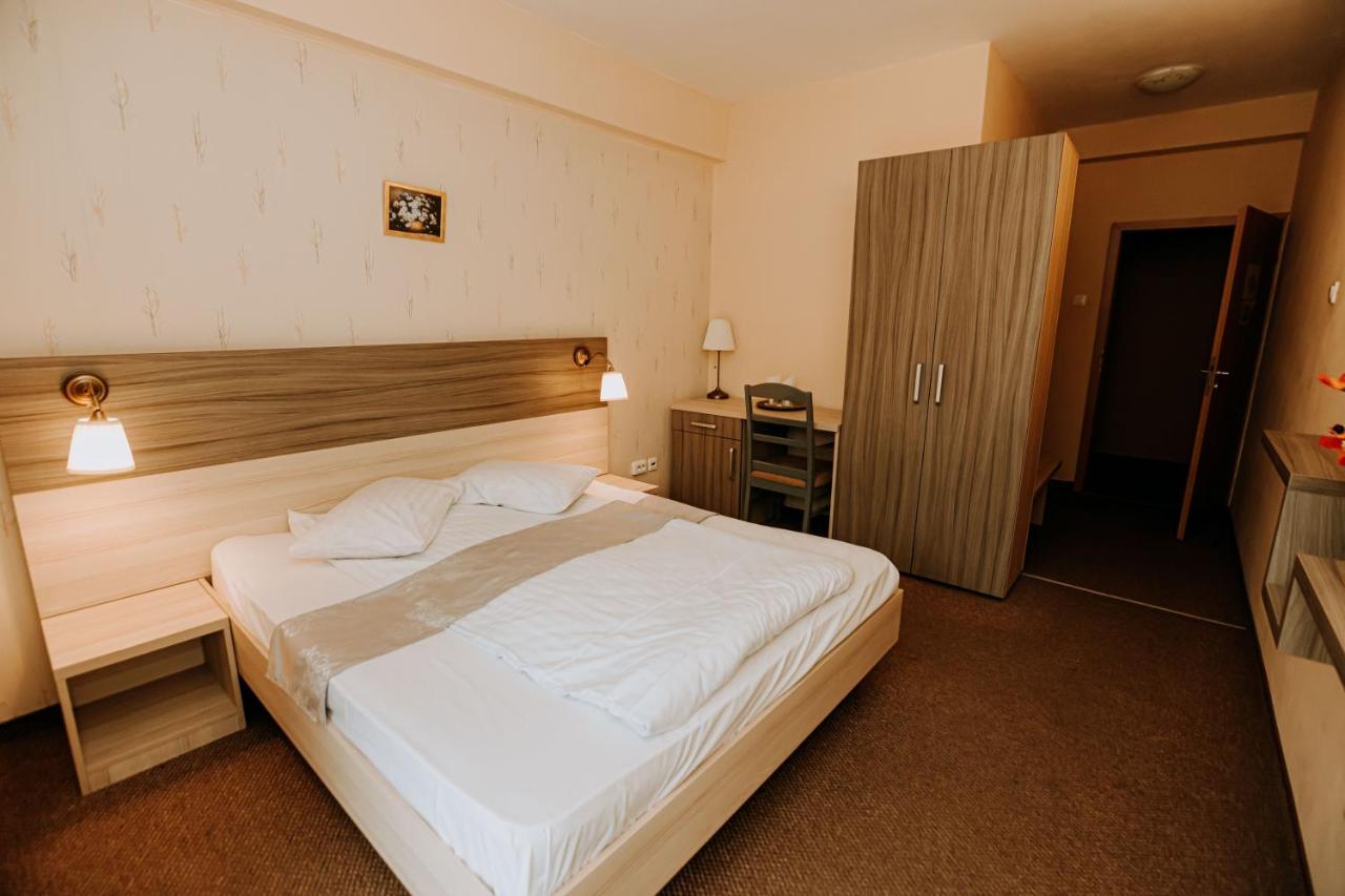 Guest House Lacul Linistit Moneasa Exterior foto